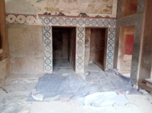 Κνωσσός: Ο ισχυρός άνεμος έσπασε την τοιχογραφία των δελφινιών