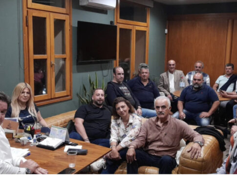 Mε Προέδρους Κοινοτήτων του Δήμου Ηρακλείου συναντήθηκε ο Μ. Καραμαλάκης