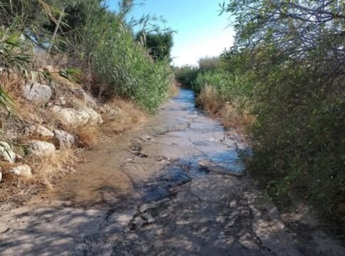 Μεγάλη διαρροή νερού στον αγωγό των Μαλίων – Ανησυχία για νέα προβλήματα υδροδότησης στο Ηράκλειο