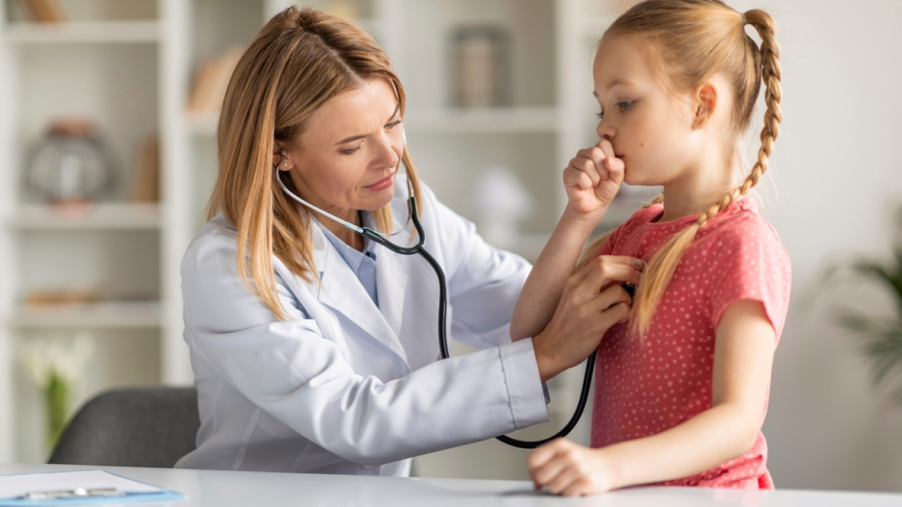 Μητέρα 38 ετών αναζητείται - Διέκοψε την ιατρική αγωγή της 3χρονης κόρης με φυματίωση