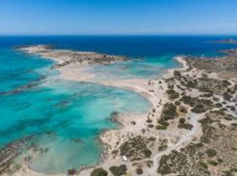 Παραμένουν οι μπάρες στο Ελαφονήσι: Αποσύρθηκαν οι προσφυγές εταιρείας στο ΣτΕ – Μπάρα και στα Φαλάσαρνα