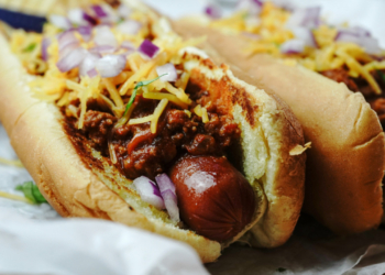 Πάρκινσον: Η πρόληψη «ξεκινά από το τραπέζι» - 12 τροφές που «αρρωσταίνουν» τον εγκέφαλο