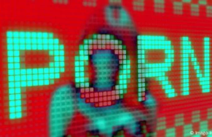 Λέξη PORN σε ψηφιακή οθόνη