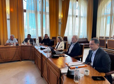 Σε εξέλιξη στη Λότζια η συνάντηση Καλοκαιρινού με βουλευτές για τον ΒΟΑΚ