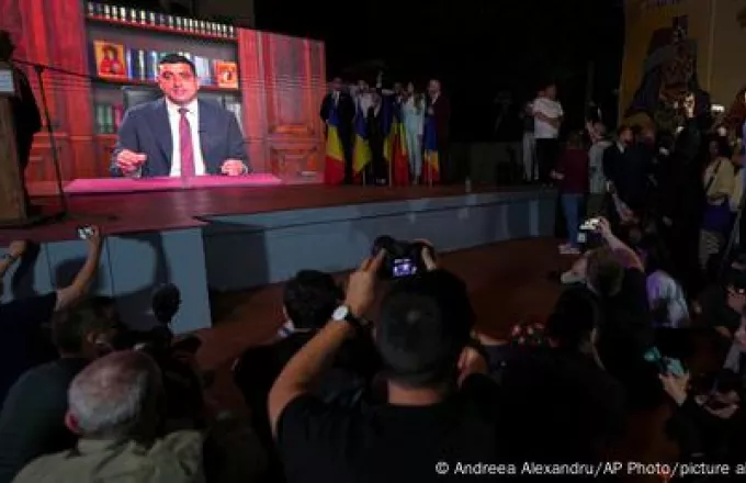 Τζόρτζε Σιμιόν σε προεκλογική οθόνη
