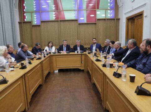 Σύσκεψη Εργασίας στην Περιφέρεια Κρήτης παρουσία του Ευρωπαίου Επιτρόπου Βιώσιμων Μεταφορών και Τουρισμού