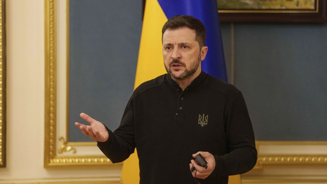 Ζελένσκι: Η Ρωσία κερδίζει χρόνο για να συνεχίσει τον πόλεμο