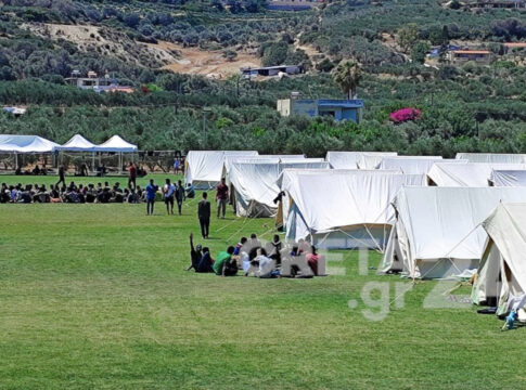 «Αν έρθουν αύριο εκατοντάδες μετανάστες θα πρέπει να φιλοξενηθούν σε σκηνές στο λιμάνι ή στο κέντρο του Ηρακλείου» – Αναζητείται λύση έκτακτης ανάγκης
