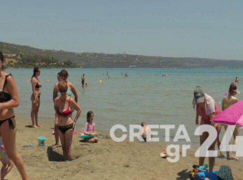 Αργία του Αγίου Πνεύματος: Δευτέρα σαν… Κυριακή και «μπάνια του λαού» στις κοντινότερες παραλίες της Κρήτης (εικόνες)