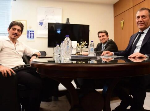 Δ. Γιαννακόπουλος μετά τη συνάντηση με Βρούτση: «Πρέπει το πρωτάθλημα να συνεχιστεί στα γήπεδα»