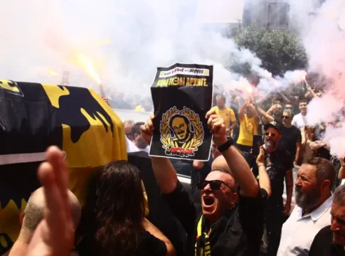 Δημήτρης Χατζηχρήστος: «Δάκρυσε» η OPAP Arena στο τελευταίο αντίο του ιδρυτή της Original – Στεφάνια και από τους οργανωμένους Παναθηναϊκού, Ολυμπιακού