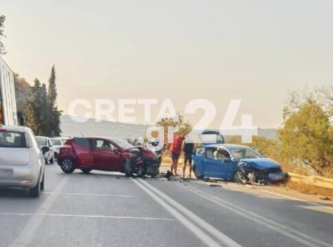 Εικόνες από το τροχαίο στον ΒΟΑΚ – Εγκλωβίστηκαν τρία άτομα