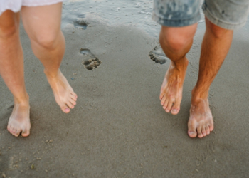 Έρευνα: Γιατί άνδρες και γυναίκες εμφανίζουν καρκίνο του δέρματος σε διαφορετικά σημεία του σώματος