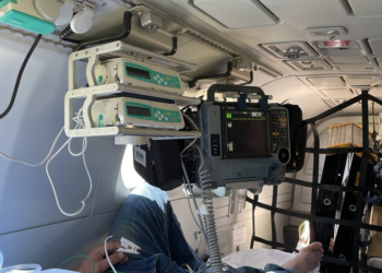 Γιατρός με αεροσκάφος του ΕΚΑΒ μετέβη σε Σαντορίνη και Μυτιλήνη για να σώσει δυο ζωές