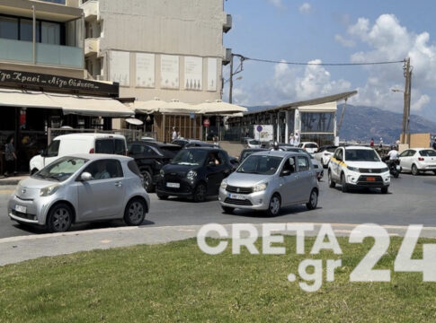 Η πρόταση από τους ιδιοκτήτες ταξί για την χωροθέτηση πιάτσας στην πλ. 18 Άγγλων: «Ο Δήμος θέλει να μας διώξει από το Ηράκλειο»