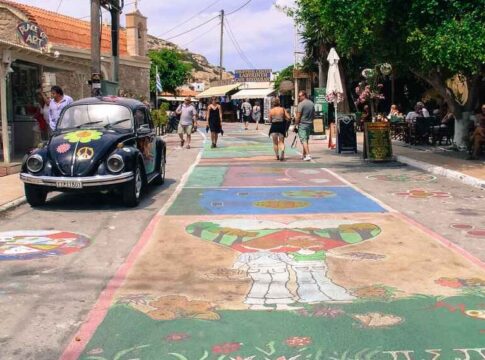 Η συγκλονιστική ζωγραφιά για τα Τέμπη στο Matala Street Painting