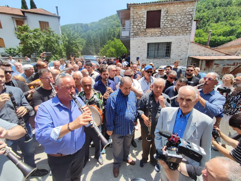 Πετρολούκας