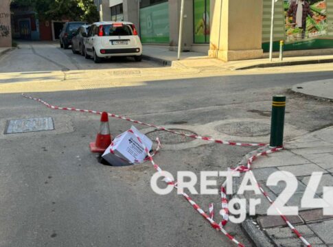 Ηράκλειο: Η τρύπα – κίνδυνος «επανήλθε» σε δρόμο του κέντρου και… καλύφθηκε με κούτα – Εικόνες