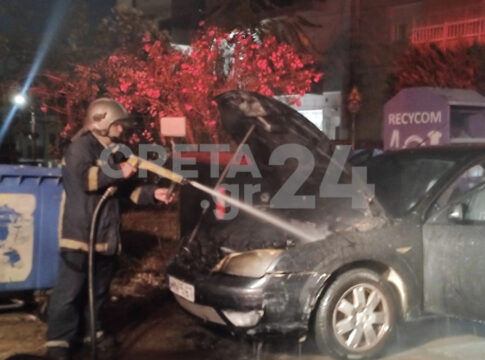 Ηράκλειο: «Λαμπάδιασε» αυτοκίνητο – Σώα η οδηγός