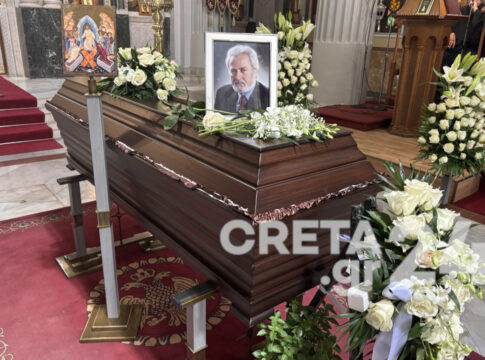 Ηράκλειο: Σε κλίμα οδύνης το στερνό αντίο στον Μάνο Φραγκιαδουλάκη