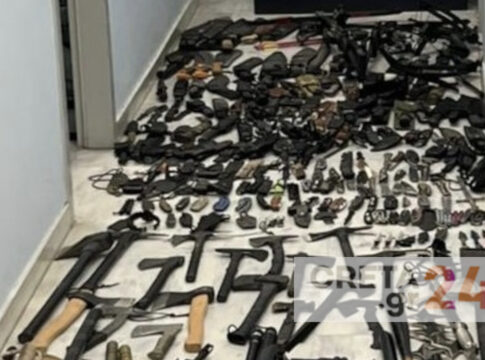 Κρήτη: 42χρονος με βίντεο καλούσε σε βιαιοπραγίες σε βάρος αστυνομικών – Τα όπλα του δεν… χωρούσαν στο τμήμα (εικόνες)