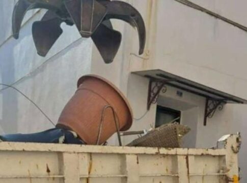 Κρήτη: Έβγαλαν από το σπίτι της τεράστιο όγκο σκουπιδιών – Είχαν αγανακτήσει οι γείτονες (εικόνες)