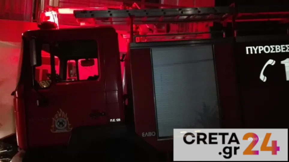 Kρήτη: Στις φλόγες σκαπτικό μηχάνημα