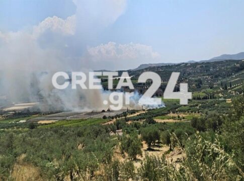 Μεγάλη κινητοποίηση για φωτιά σε χωριό του Ηρακλείου – Βίντεο