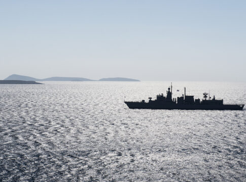 Μεταναστευτικό: Ξεκίνησαν περιπολίες δύο ελληνικές φρεγάτες νότια της Κρήτης