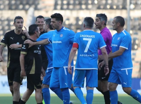 Ο Πιρές… πονάει ακόμα για το Euro 2004: Η αψιμαχία με τον Ζαγοράκη στο χθεσινό φιλικό των Legends