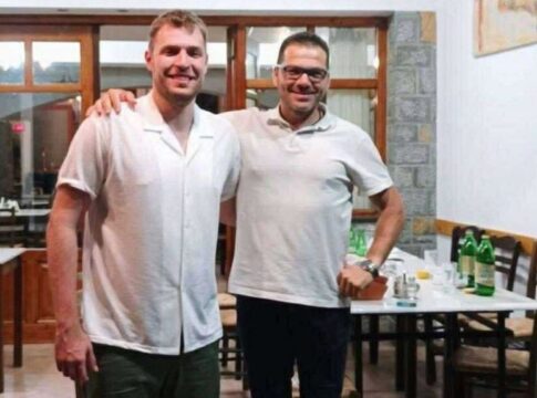 Ο Βεζένκοφ απολαμβάνει τις διακοπές του στην Κρήτη