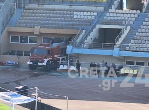 Παγκρήτιο Στάδιο: Επιστράτευσαν την Πυροσβεστική για να πλύνουν τις κερκίδες