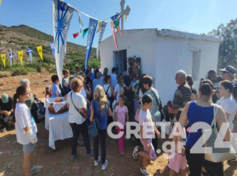 Πλήθος πιστών στον εορτασμό των Αγ. Θεοδώρων στη νησίδα Θοδωρού – Εικόνες