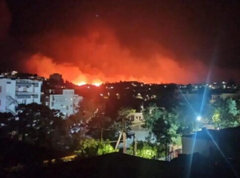 Στην Κρήτη έφθασε ο καπνός από τη φωτιά στη Χίο (χάρτης)