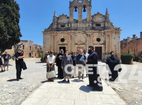 Στην Μονή Αρκαδίου η Λίνα Μενδώνη