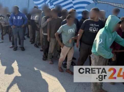 Στήνουν σκηνές για τους εκατοντάδες μετανάστες που βρέθηκαν νότια της Κρήτης – Εικόνες
