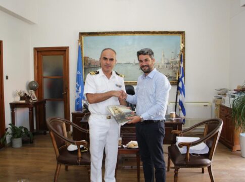 Στον Δήμαρχο Χανίων Π. Σημανδηράκη ο νέος Διοικητής της Ακαδημίας Εμπορικού Ναυτικού Κρήτης