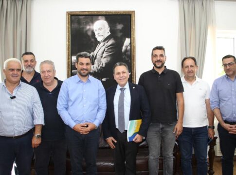 Στον Δήμαρχο Χανίων Π. Σημανδηράκη ο πρόεδρος του ΕΚΑΒ Γιώργος Χαραλάμπους