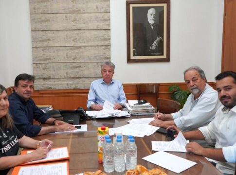 Συμβάσεις έργων 971.000 ευρώ για την δημιουργία κέντρου καινοτομίας και κέντρου επιμόρφωσης-ενημέρωσης αγροτών στον Αμπελούζο υπέγραψε σήμερα ο Περιφερειάρχης Κρήτης