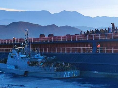Τέσσερις συλλήψεις διακινητών για την καραβιά των 501 μεταναστών νότια της Κρήτης