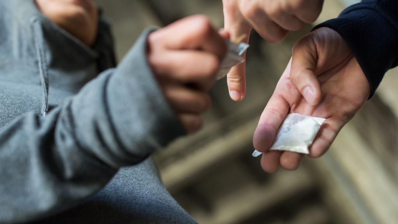 Βέλγιο: Υπουργός προτείνει να καταβάλουν εισφορές κοινωνικής ασφάλισης και οι... έμποροι ναρκωτικών
