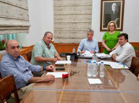 Υπογράφηκε τριετής σύμβαση μεταφοράς μαθητών της Π.Ε. Ηρακλείου από τον Περιφερειάρχη Κρήτης