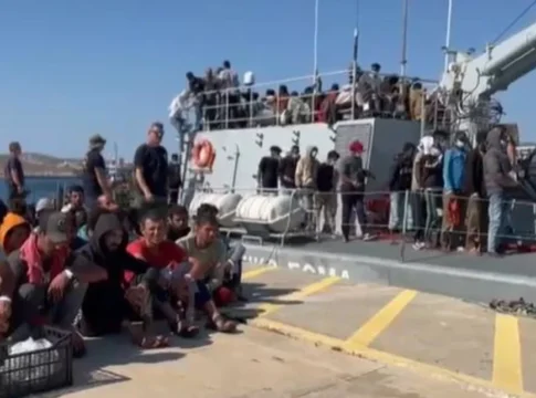 Από την Κρήτη στο Λαύριο 247 μετανάστες που εισήλθαν παράνομα από τη Λιβύη – Συνεχίζονται οι μεταναστευτικές ροές
