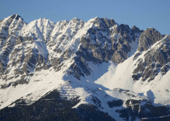 Ελβετία: Εβδομάδες νωρίτερα άρχισαν να λιώνουν οι παγετώνες