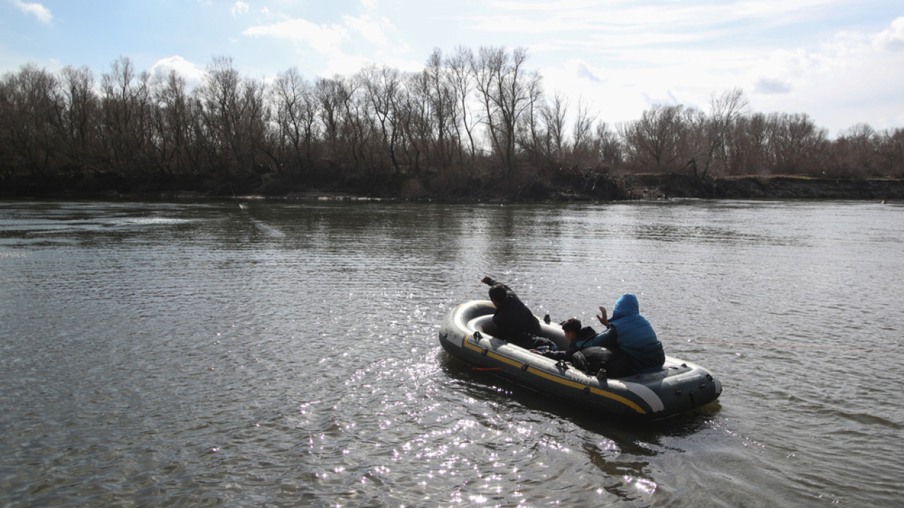 Εξαρθρώθηκε διεθνής σπείρα παράνομης διακίνησης μεταναστών