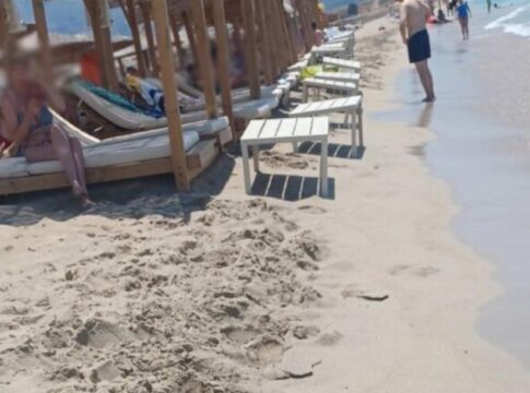 Φαλάσαρνα: Ξαπλώστρες πάνω στο κύμα, πάρτι και… καλοκαιρινή ασυδοσία σε προστατευμένη περιοχή