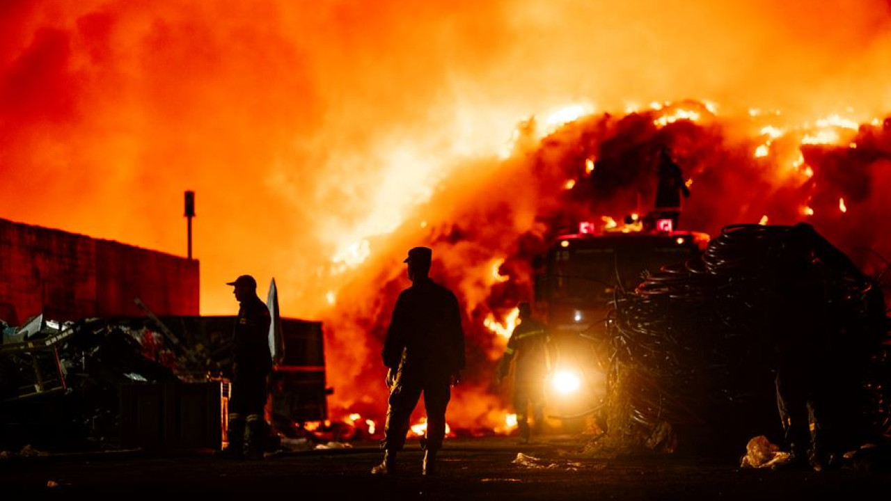 Φωτιά σε εργοστάσιο ανακύκλωσης στη Μόρια Λέσβου - Έξι επιχειρήσεις «στις φλόγες» αυτόν τον μήνα