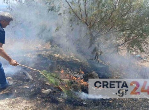 Φωτιά στην Ιεράπετρα: Πυροσβέστες και κάτοικοι στη «μάχη» της κατάσβεσης – Βίντεο