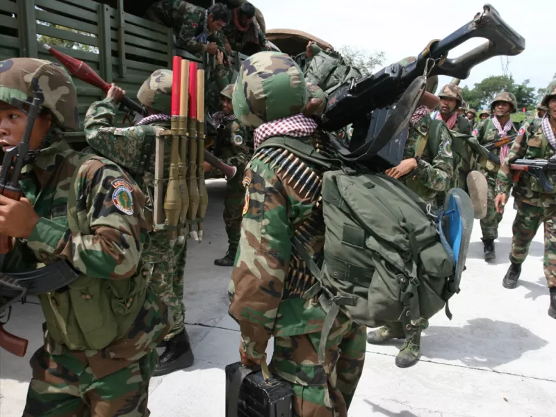 Καμποτζιανοί στρατιώτες σε περιπολία