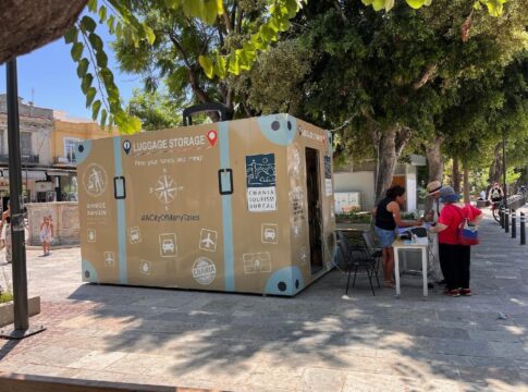 Η «Βαλίτσα» του Δήμου Χανίων επαναλειτουργεί στο κέντρο της πόλης – Σταθμός Φύλαξης Αποσκευών & Info Point στην Πλατεία 1866